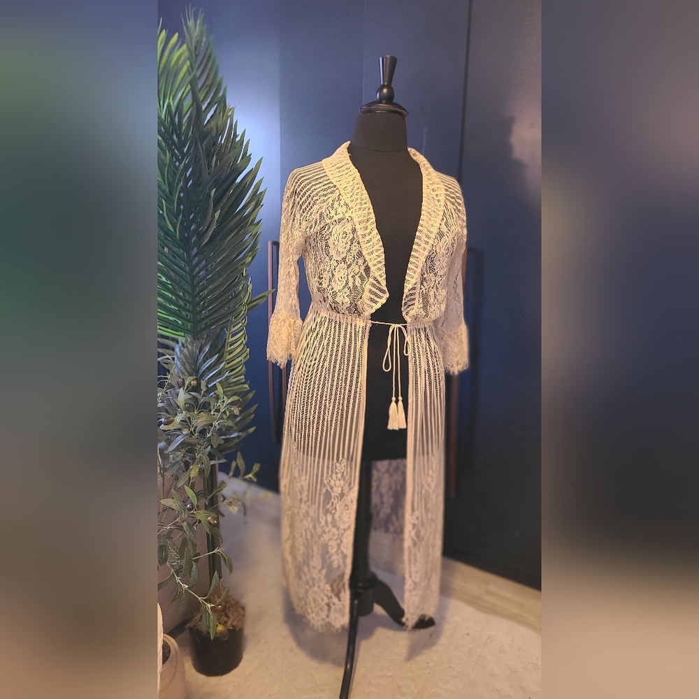 Nude lace duster
